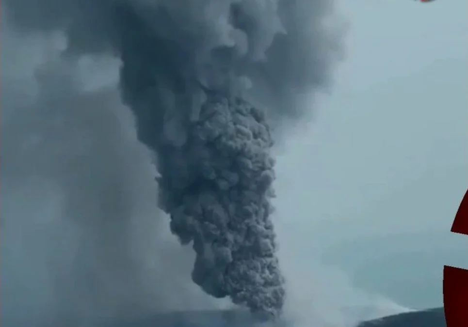 La erupción del volcán Krakatoa en Indonesia obligó a cancelar más de 1.500 vuelos y afectó a 170.000 personas.