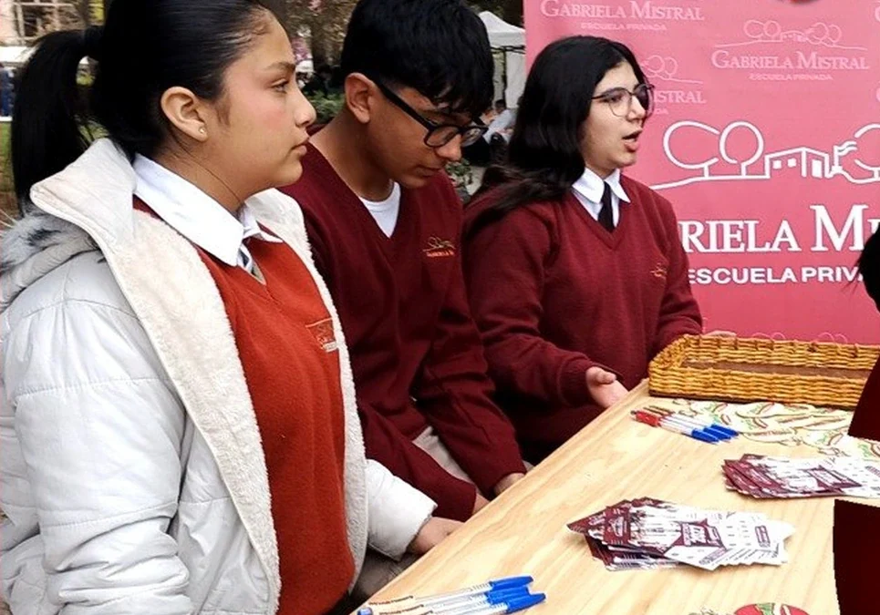 La Escuela Gabriela Mistral participó de la Expo Secundaria con propuestas enfocadas en turismo sustentable, salud mental y desarrollo de proyectos.