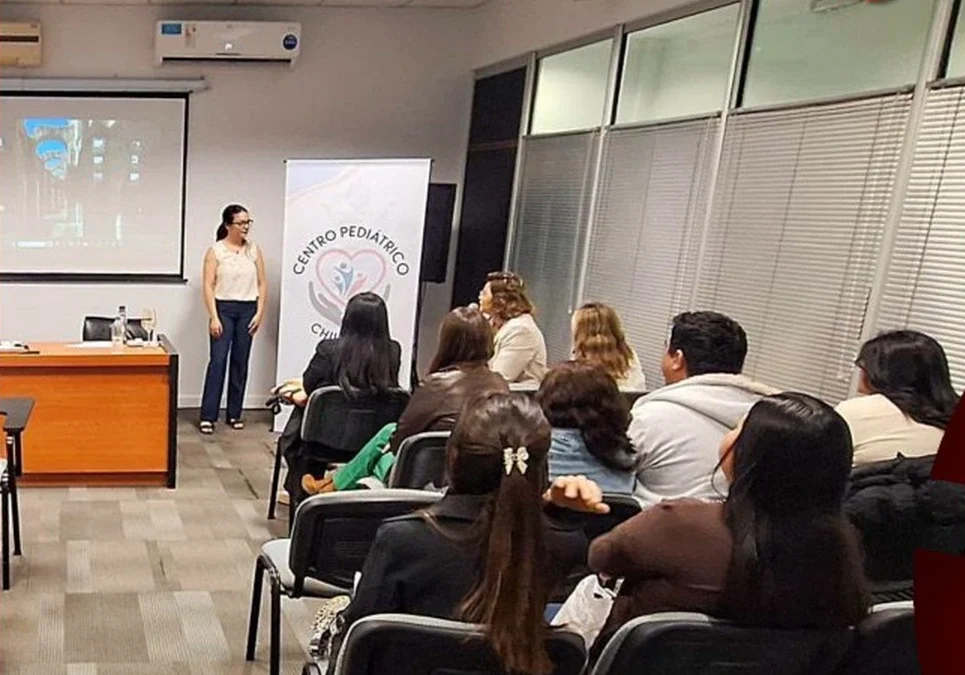 Chilecito fortaleció la atención pediátrica con una jornada que conectó a médicos locales con especialistas para consultar casos clínicos y actualizar tratamientos.