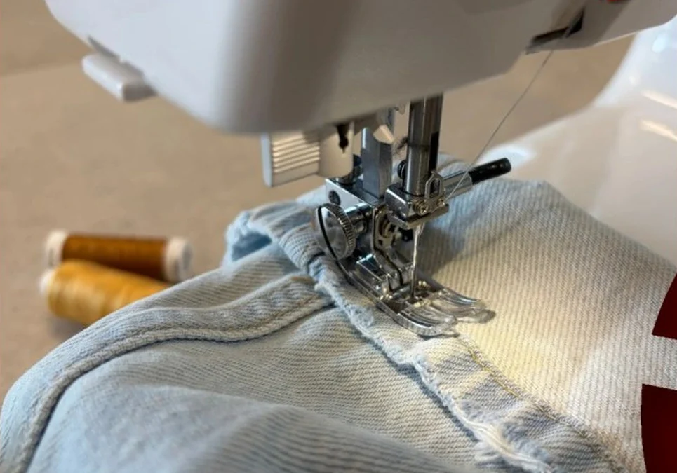 De un hilo a una remera: Buscan generar nuevos ingresos en Anguinán enseñando confección textil y cómo vender por redes sociales.