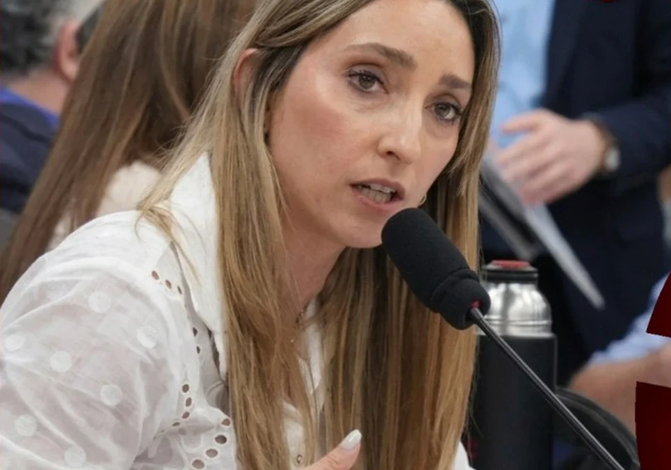 Diputada acusó al presidente del Banco Central de mentir al Senado sobre las reservas de oro, tras un informe que reveló pérdidas por US$1.023 millones.