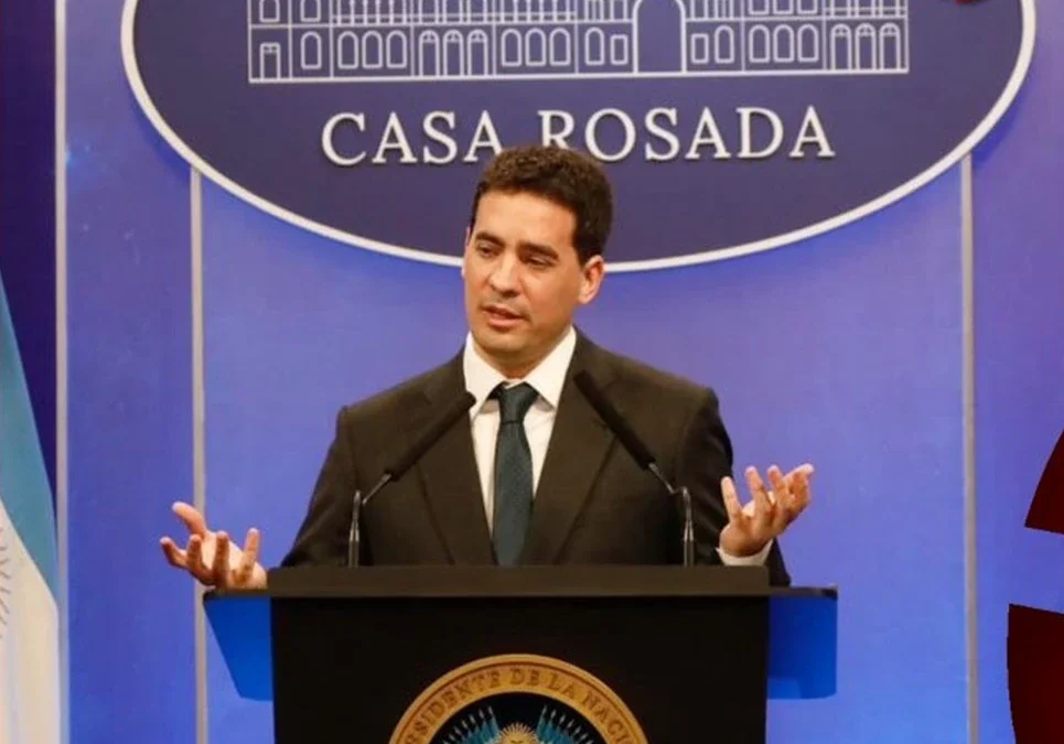 El Gobierno pidió ayuda a la prensa para defender su política universitaria, mientras sigue la disputa por los fondos.