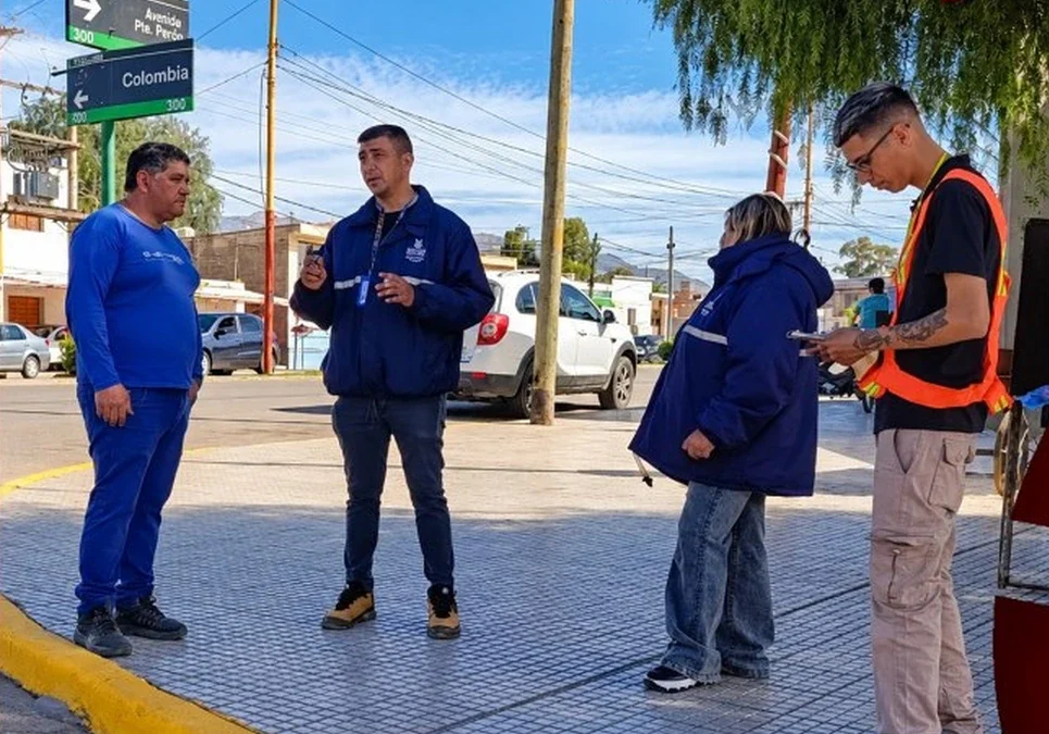 El Municipio de Chilecito activa cambios de tránsito cerca de la terminal y pide respetar las indicaciones de los inspectores.