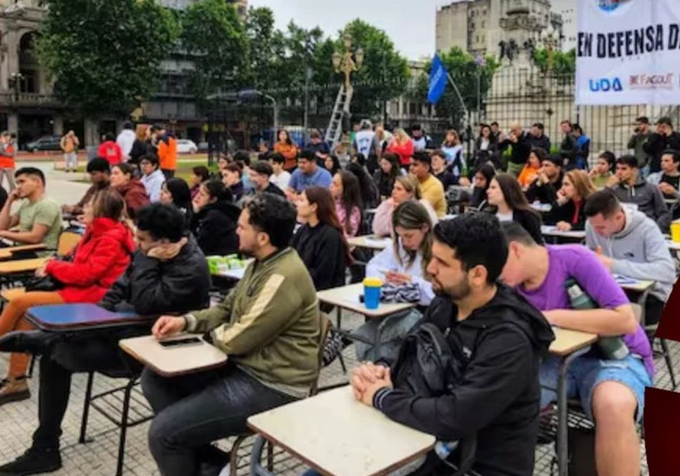 “Es muy importante que la sociedad apoye el reclamo”: estudiantes intensifican las protestas por el desfinanciamiento universitario.
