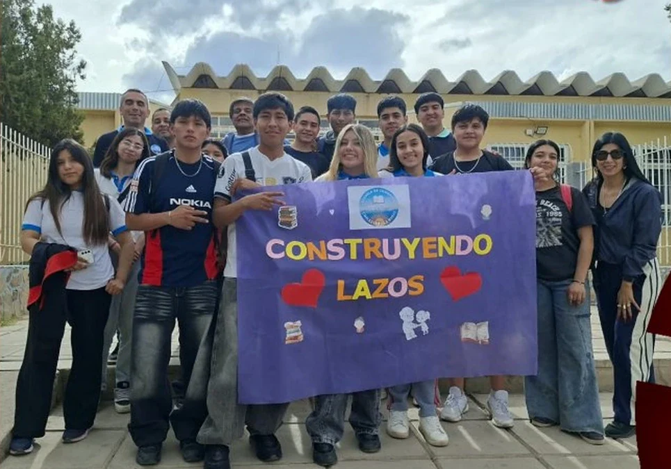 Lectura, escritura y experiencias de vida: un proyecto de la Escuela de Comercio conecta a jóvenes y adultos mayores en Chilecito.
