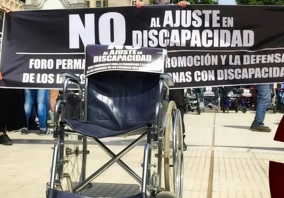 “Mi mamá trabaja todos los días”: el temor de quedar sola en casa ante el posible cierre de un centro para personas con discapacidad.