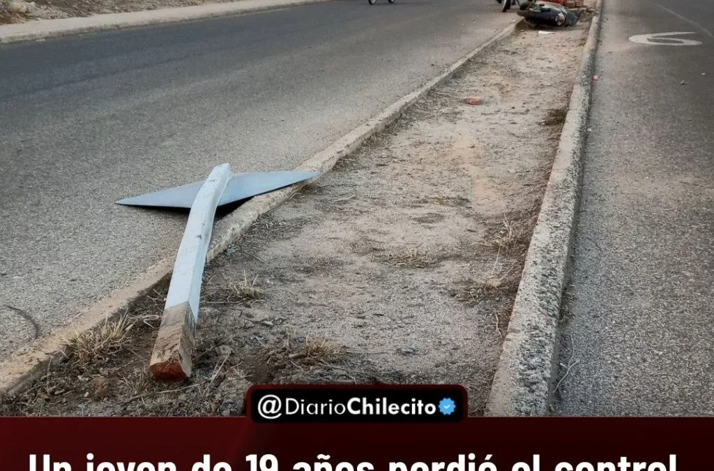Un joven de 19 años perdió el control de su moto en Circunvalación, chocó un cartel y cayó al asfalto: tiene lesiones por determinar